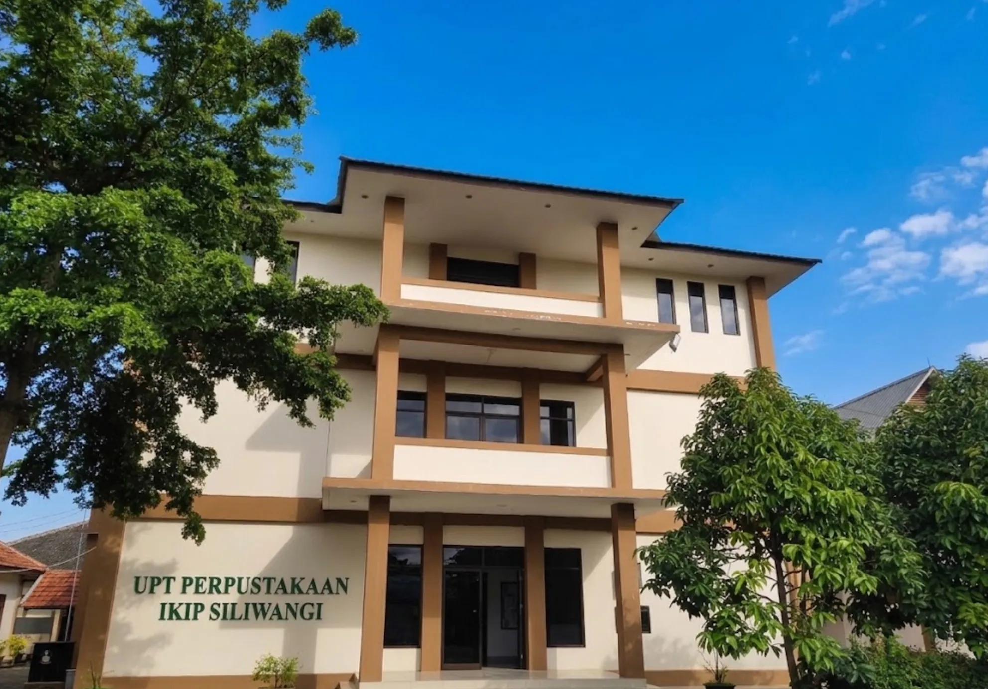 Gedung UPT Perpustakaan IKIP Siliwangi